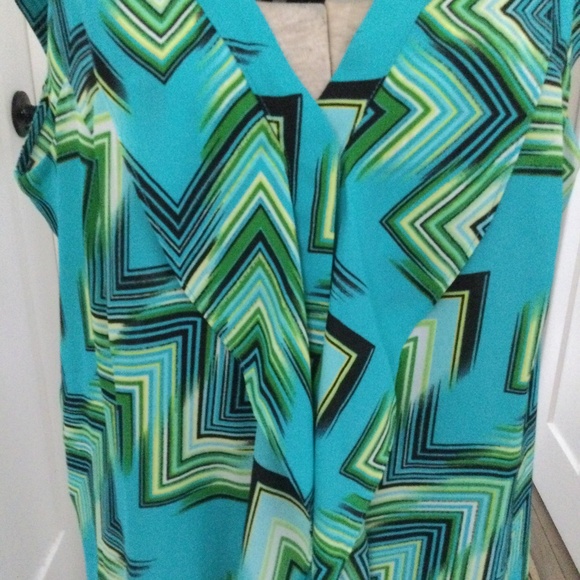 NWOT Beautiful Turquoise Top - Picture 4 of 10